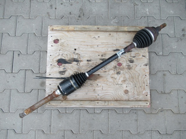 Піввісь передня, права A1643302801 MERCEDES