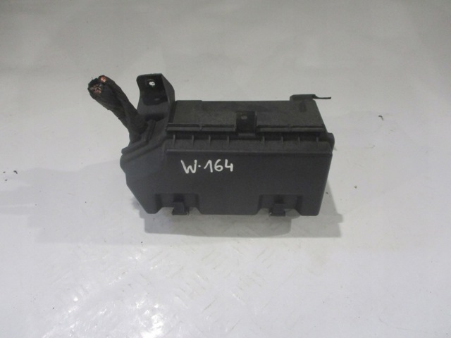 Кришка блока запобіжників A1645400782 MERCEDES