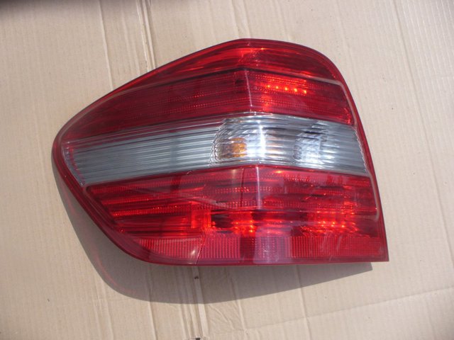 Ліхтар задній лівий A1648200164 MERCEDES