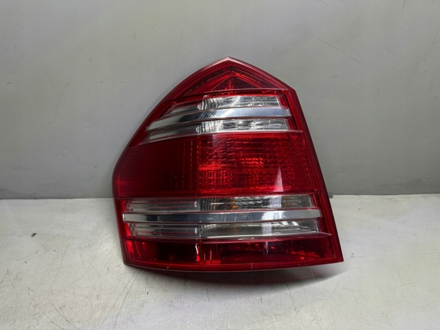 Ліхтар задній лівий A1648200564 MERCEDES