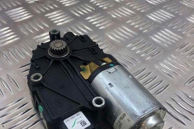 Двигун приводу люка A1648201442 MERCEDES