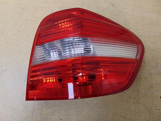 Задні ліхтарі A1648202064 MERCEDES