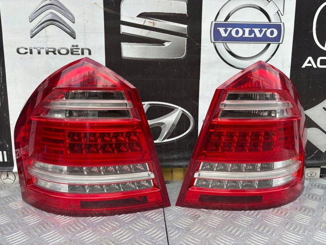 Ліхтар задній лівий A1648203364 MERCEDES