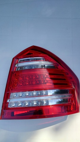 Ліхтар задній правий A1648203664 MERCEDES