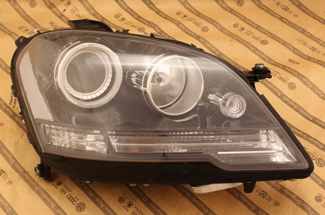 Фара передня права A1648203859 MERCEDES