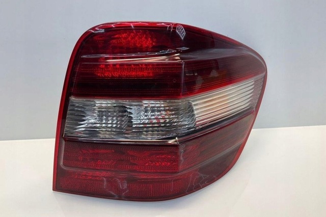 Задні ліхтарі A1648204064 MERCEDES
