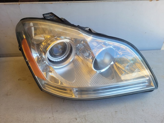 Фара передня права A1648205059 MERCEDES