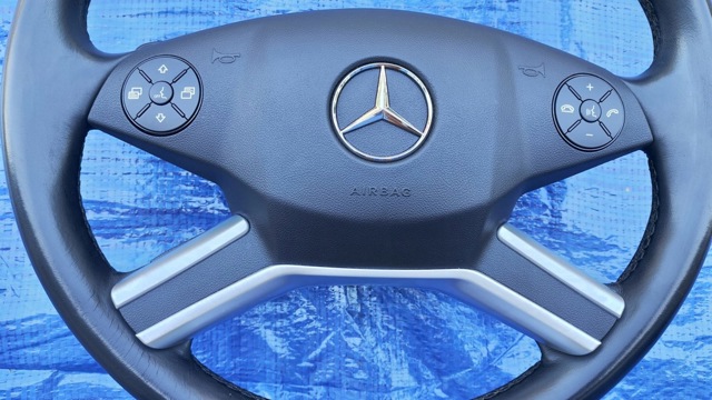 Блок кнопкових перемикачів кермового колеса A1648700658 MERCEDES