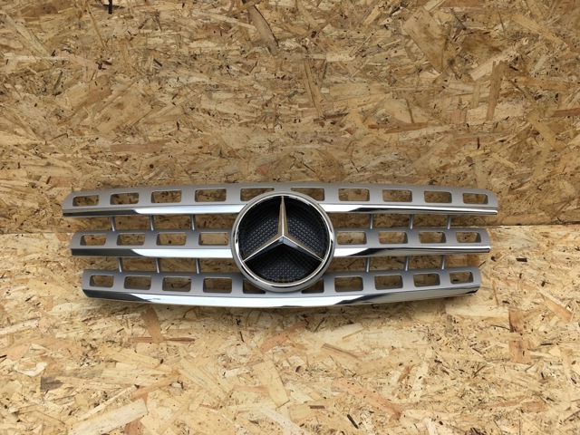 Решітка радіатора A1648880923 MERCEDES