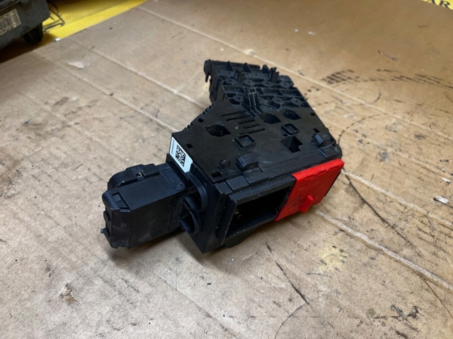 Корпус запобіжників A1665402450 MERCEDES