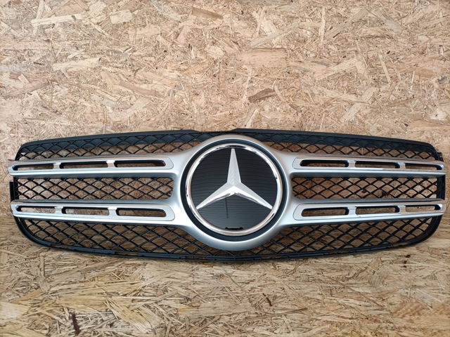 Решітка радіатора A1668880460 MERCEDES