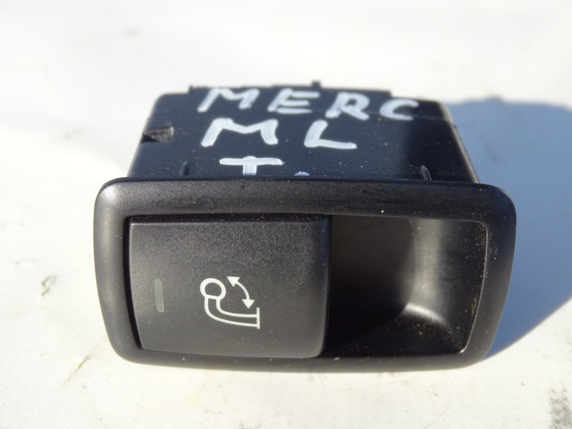 Кнопка приводу замка задньої 3/5 двері (ляди) A1669051700 MERCEDES