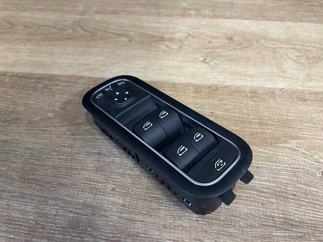 Кнопковий блок керування склопідіймачами передній лівий A1679050101 MERCEDES