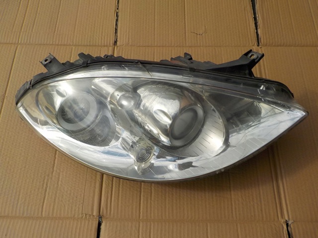 Фара передня права A1698207461 MERCEDES