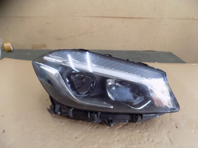 Фара передня права A1769069000 MERCEDES
