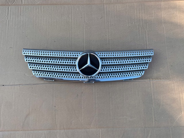 Решітка радіатора A2038801283 MERCEDES