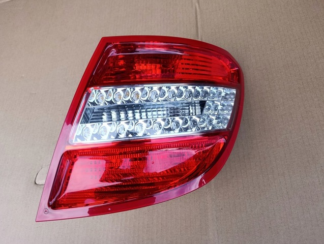 Ліхтар задній правий A2048204064 MERCEDES