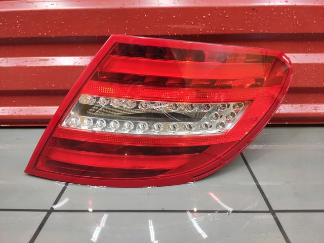 Задній правий стоп A2049060503 MERCEDES