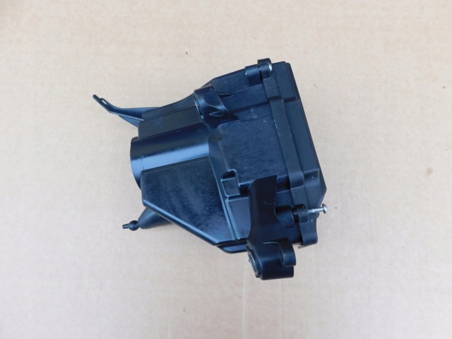 Кришка блоку запобіжників A2055402328 MERCEDES