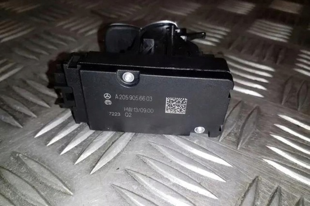 Кнопка електромеханічного гальма стоянки A2059056603 MERCEDES