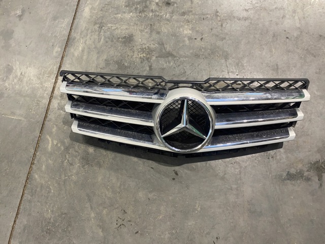 Облицювання радіатора A2078880260 MERCEDES