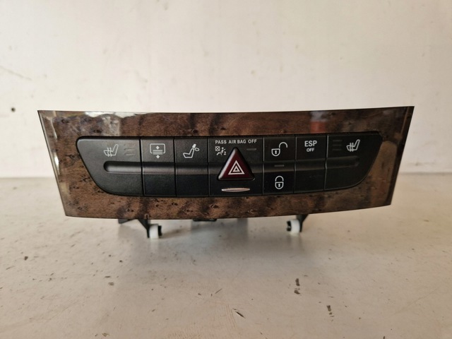 Кнопка аварійки A2116803152 MERCEDES