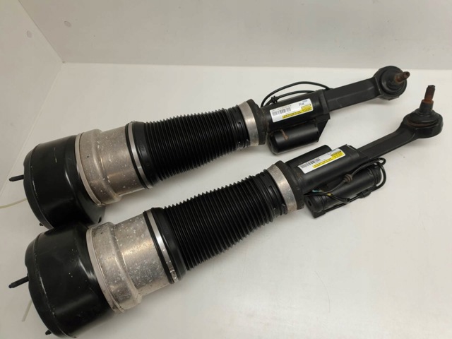 Стійка передня права A2213205413 MERCEDES