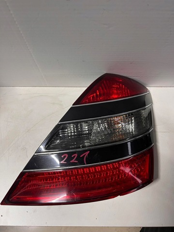Задній правий стоп A2218200266 MERCEDES