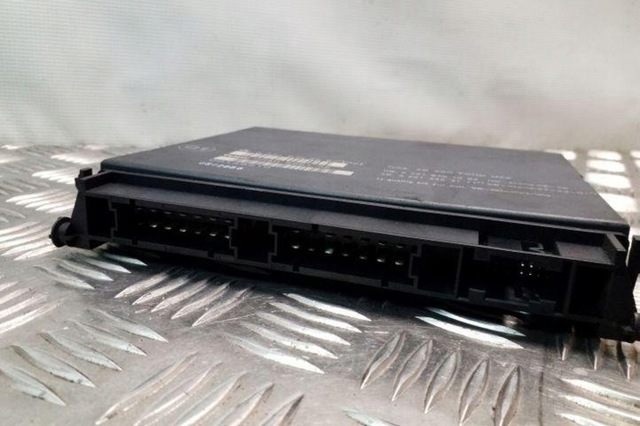 Монітор (дисплей) переднього підголівника A2218702987 MERCEDES
