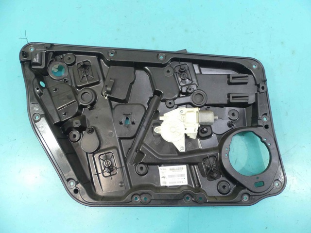 Мотор склопідйомника водійських дверей A2469065100 NISSAN