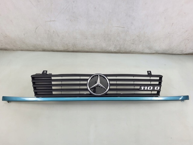 Захисна решітка радіатора A6388880415 MERCEDES
