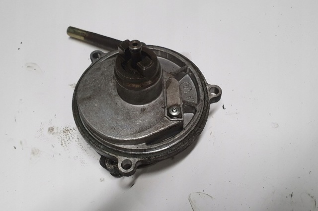 Насос вакуумний A6682300165 MERCEDES