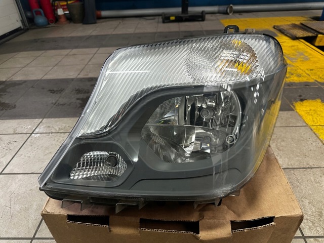Фара ліва A9068205600 MERCEDES