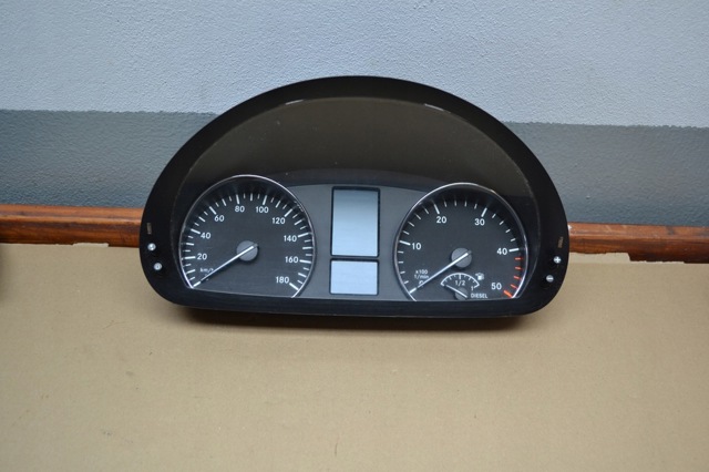 щиток приладу A9069005400 MERCEDES