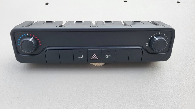Блок кнопок центральної консолі A9079054006 MERCEDES