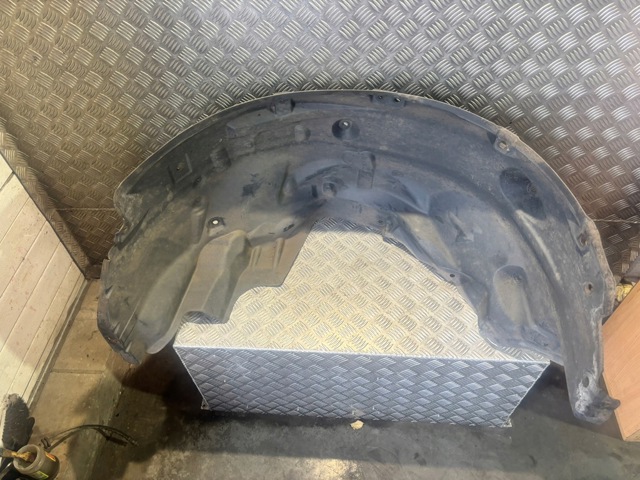 Підкрилок передній лівий CLF500253 LAND ROVER