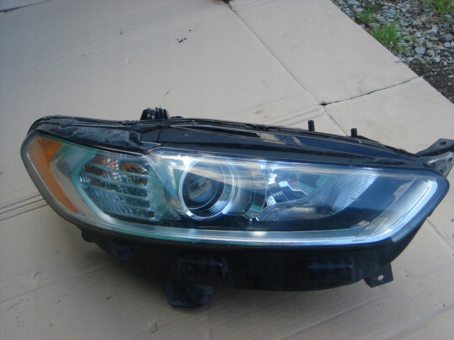 Права блок фара DS7313W029CD FORD