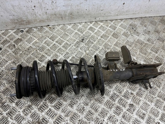 Ліва передня стійка KB8T34900 MAZDA
