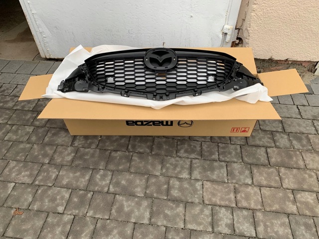 Облицювання радіатора KD4550710G MAZDA