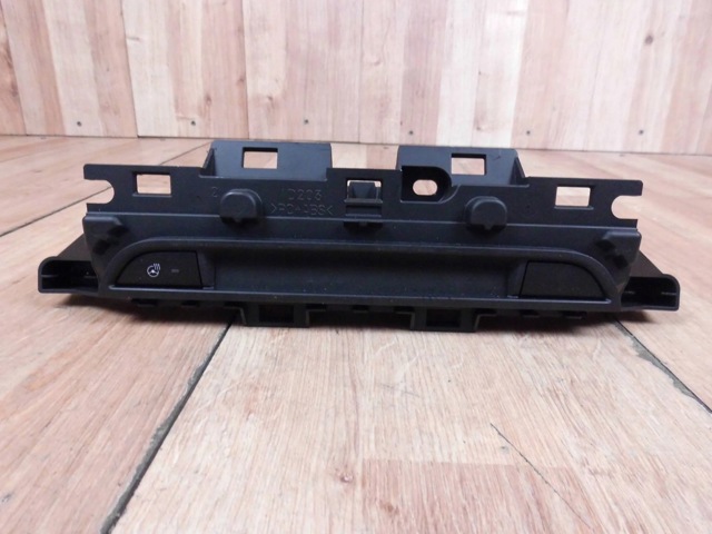 Блок кнопок центральної консолі KN4M55260 MAZDA
