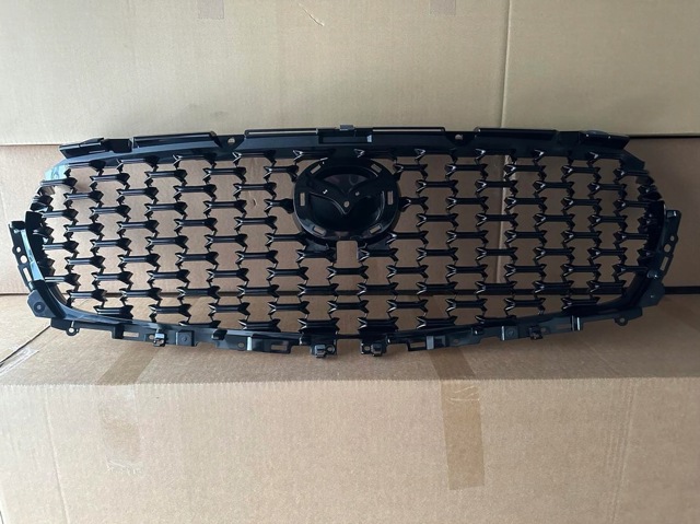 Решітка радіатора VA5050710B MAZDA