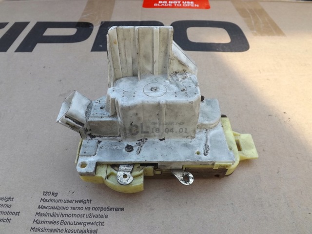 Замок водійських дверей XS41A21813CF FORD