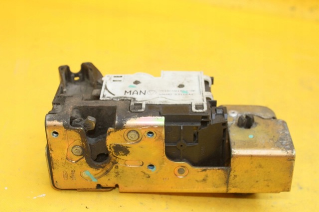 Замок водійських дверей YC1AV21813AK FORD
