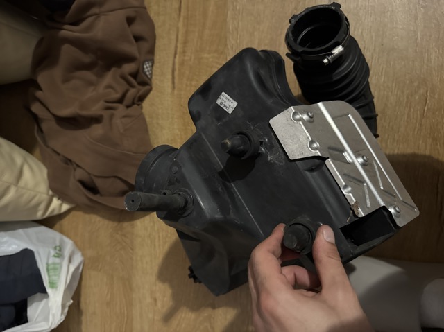Коробка фільтра 8K0133837BJ VAG