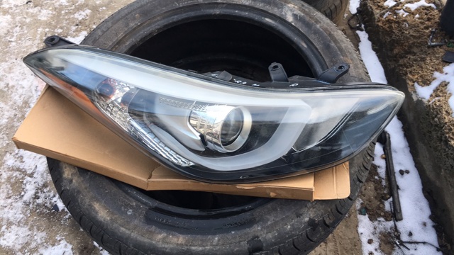 Права блок фара 921023Y510 HYUNDAI