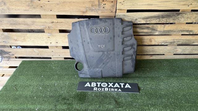Кришка двигуна декоративна 03L103925 VAG