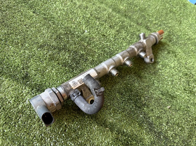 Розподільник палива 03L130089P VAG