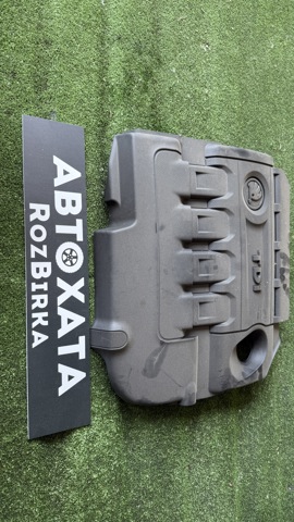 Кришка двигуна декоративна 04L103925T VAG