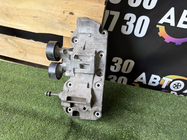 Кронштейн компресора кондиціонера 11168506863 BMW