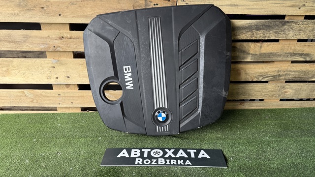 Кришка двигуна декоративна 13717802847 BMW